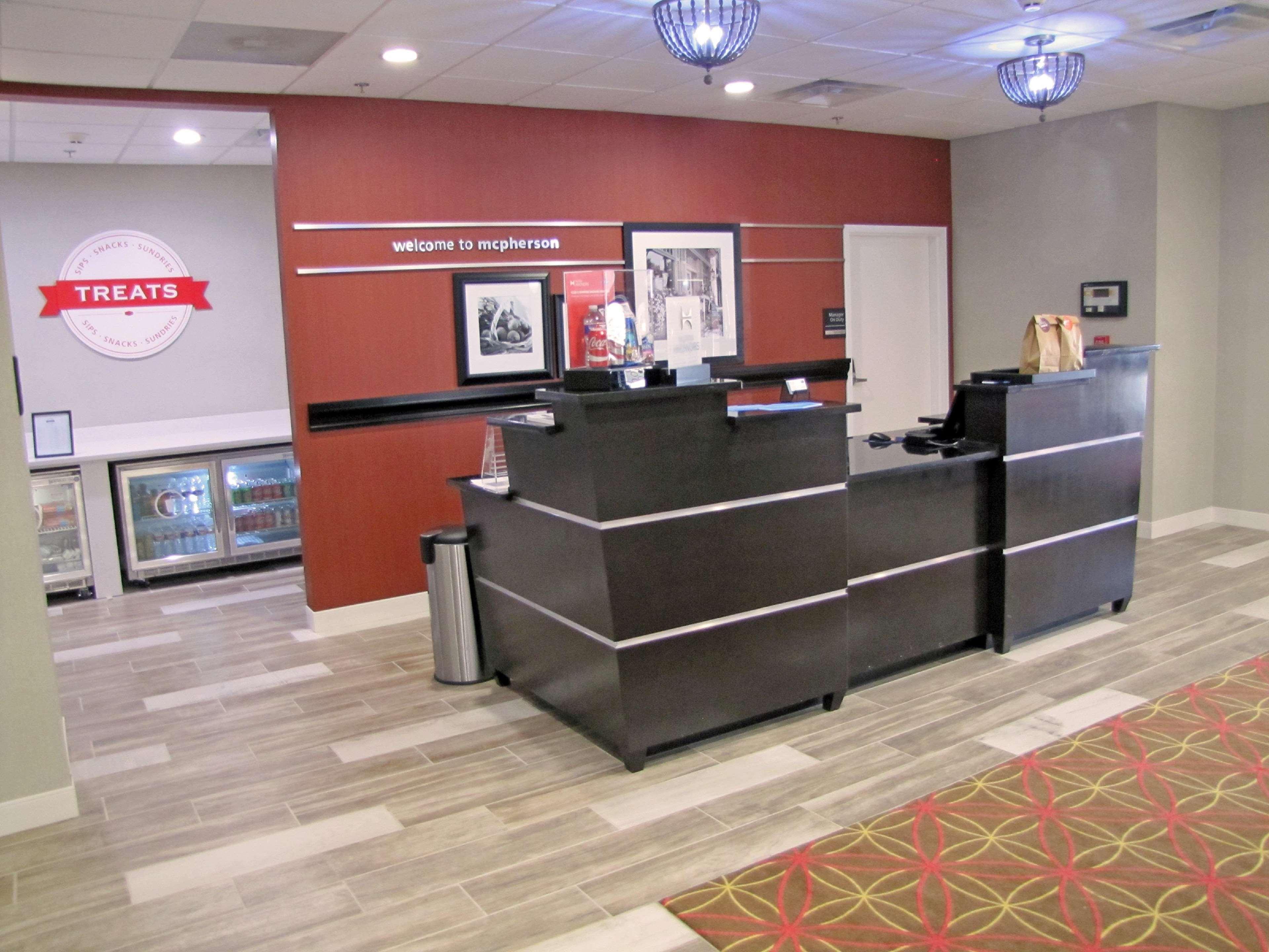 Hampton Inn Mcpherson Zewnętrze zdjęcie