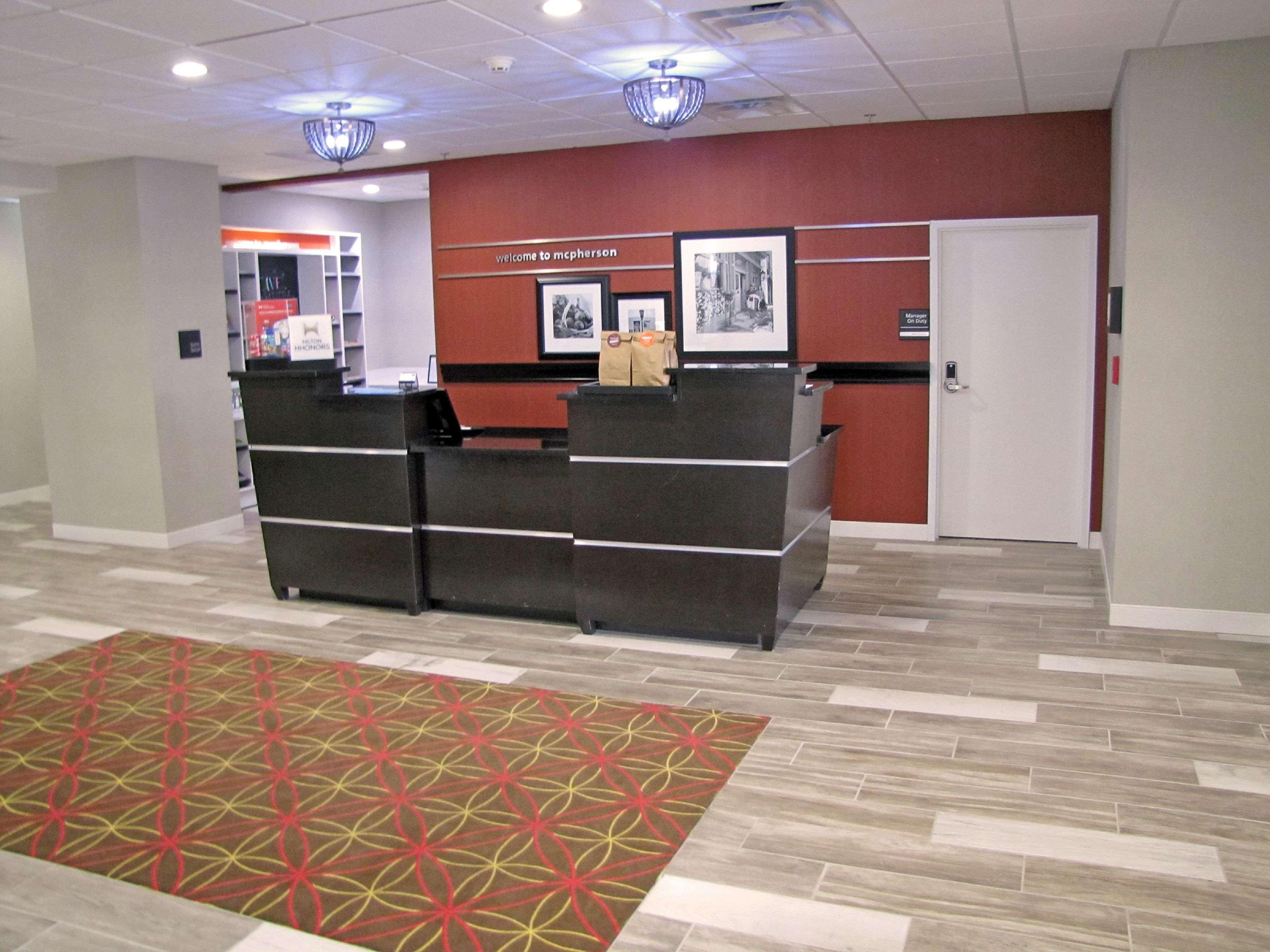 Hampton Inn Mcpherson Zewnętrze zdjęcie