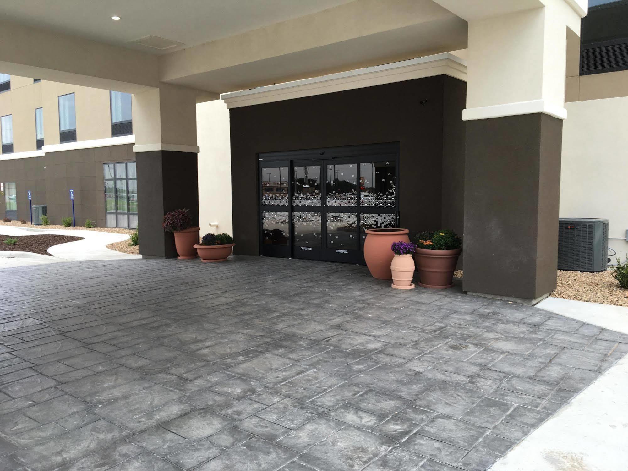 Hampton Inn Mcpherson Zewnętrze zdjęcie